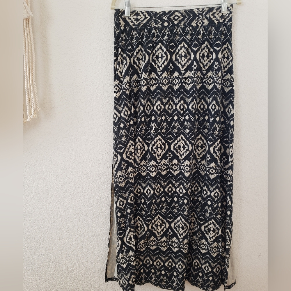 Maurices Boho Black and Cream Maxi Skirt with Side Slits Size Medium